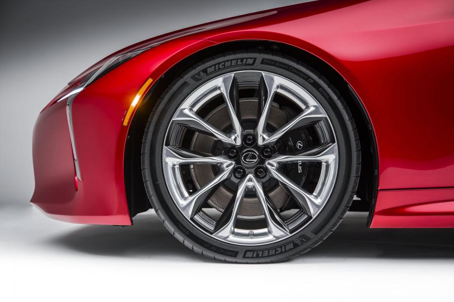 Колеса Lexus LC500 2016 года  (фото 48 из 74)